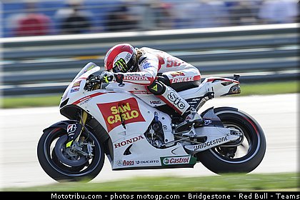 motogp_simoncelli_027_indianapolis_2011.jpg