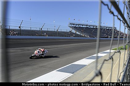 motogp_simoncelli_037_indianapolis_2011.jpg