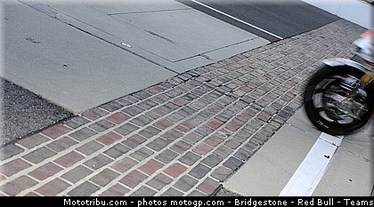 motogp_simoncelli_040_indianapolis_2011.jpg