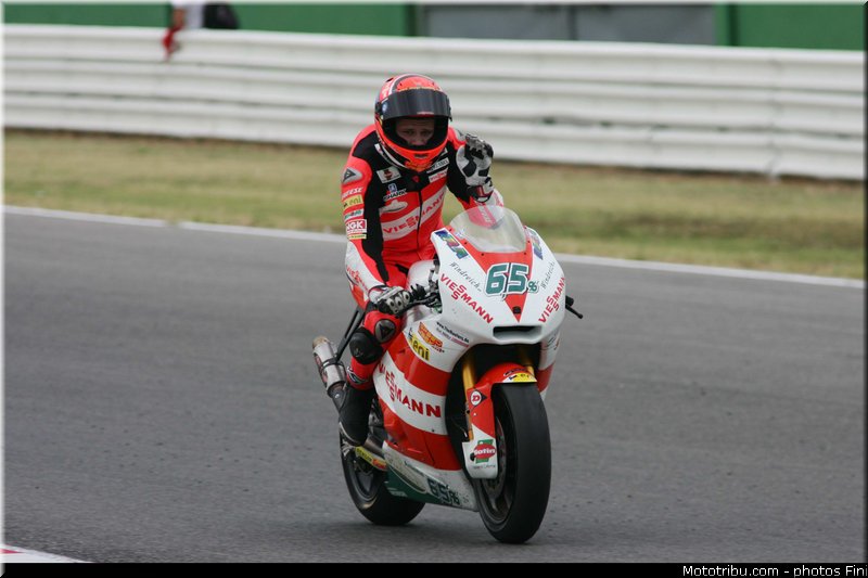 moto2_bradl_002_san_marin_misano_adriatico_2011