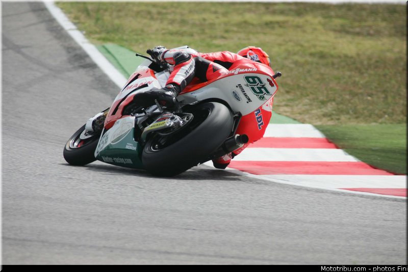 moto2_bradl_003_san_marin_misano_adriatico_2011