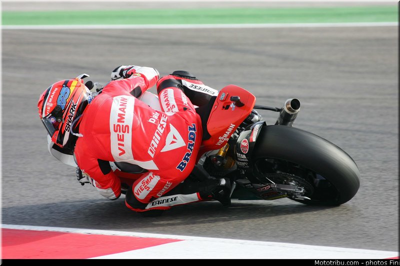 moto2_bradl_007_san_marin_misano_adriatico_2011