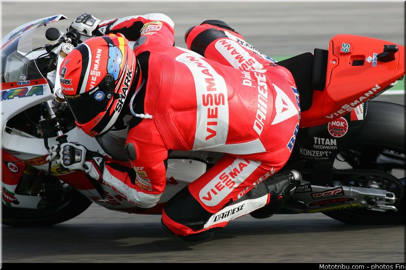 moto2_bradl_008_san_marin_misano_adriatico_2011
