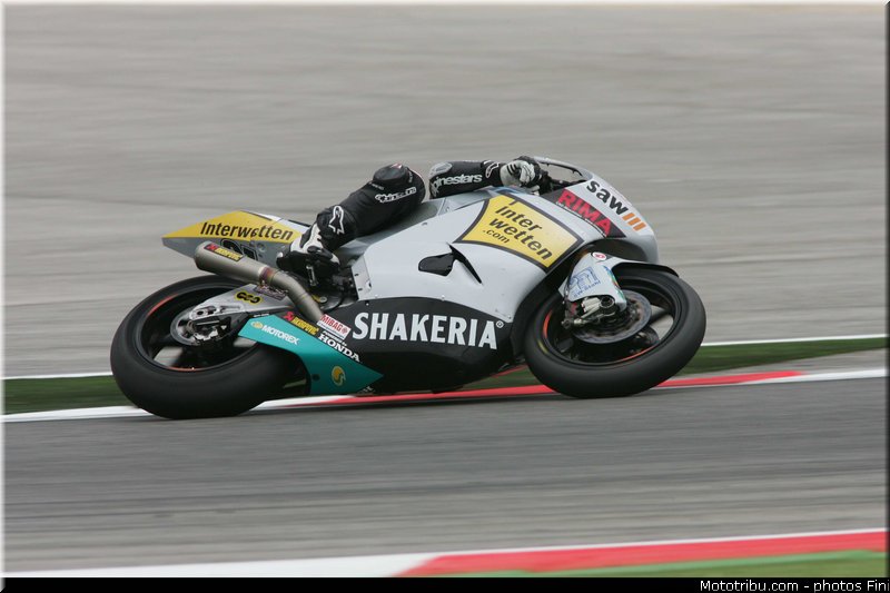 moto2_luthi_001_san_marin_misano_adriatico_2011