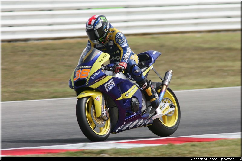 moto2_smith_002_san_marin_misano_adriatico_2011