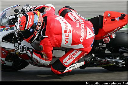 moto2_bradl_008_san_marin_misano_adriatico_2011.jpg