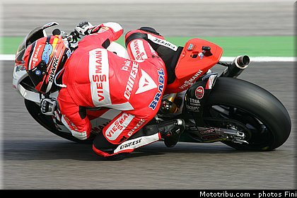 moto2_bradl_009_san_marin_misano_adriatico_2011.jpg