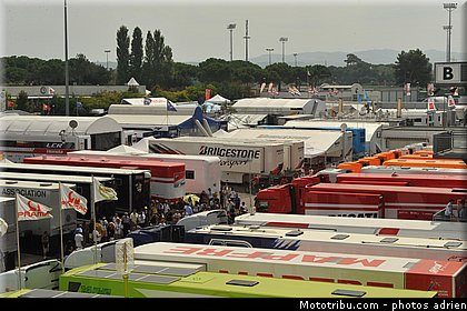 motogp_paddock_san_marin_misano_adriatico_2011_032.jpg