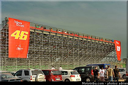 motogp_paddock_san_marin_misano_adriatico_2011_045.jpg