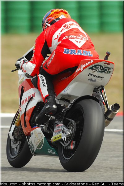 moto2_bradl_016_san_marin_misano_2011