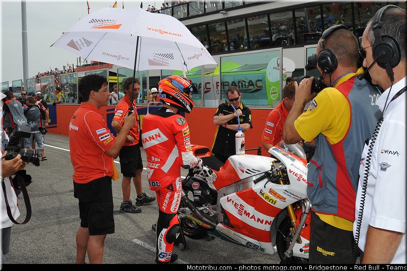 moto2_bradl_022_san_marin_misano_2011