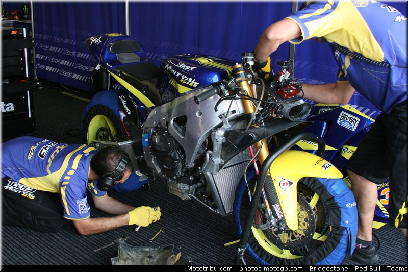 moto2_tech3_001_san_marin_misano_2011