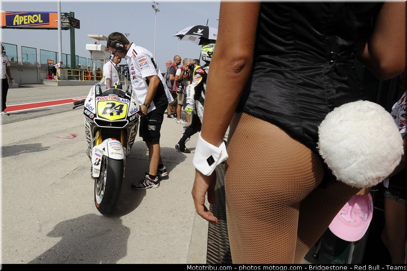 motogp_pitbabe_007_san_marin_misano_2011