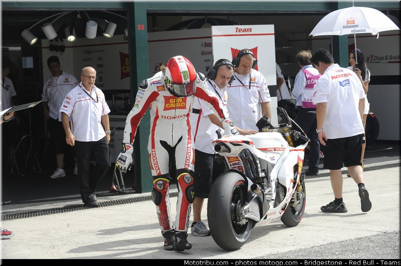 motogp_simoncelli_032_san_marin_misano_2011