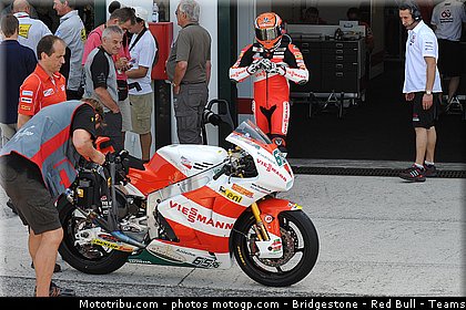 moto2_bradl_003_san_marin_misano_2011.jpg