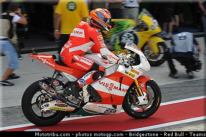 moto2_bradl_004_san_marin_misano_2011.jpg