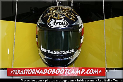 motogp_edwards_009_san_marin_misano_2011.jpg