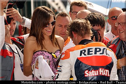 motogp_pitbabe_008_san_marin_misano_2011.jpg
