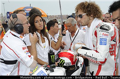 motogp_pitbabe_011_san_marin_misano_2011.jpg