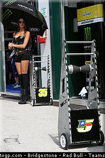 motogp_pitbabe_040_san_marin_misano_2011.jpg