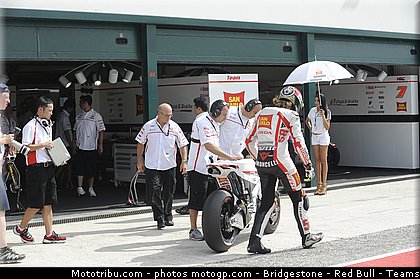 motogp_simoncelli_031_san_marin_misano_2011.jpg