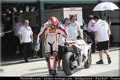 motogp_simoncelli_032_san_marin_misano_2011.jpg