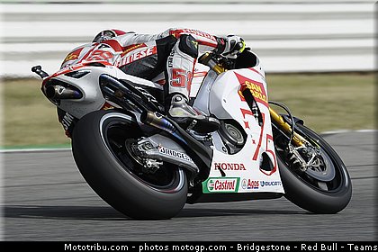 motogp_simoncelli_062_san_marin_misano_2011.jpg