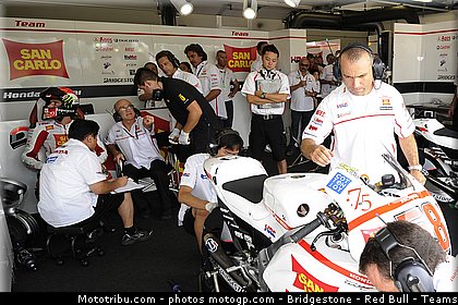 motogp_simoncelli_071_san_marin_misano_2011.jpg