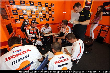 motogp_stoner_011_san_marin_misano_2011.jpg