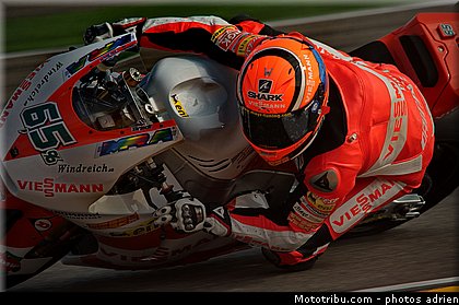 moto2_bradl_001_espagne_aragon_2011.jpg