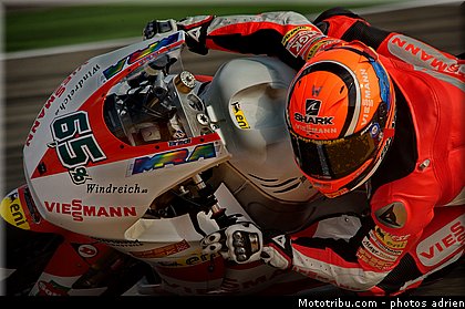 moto2_bradl_002_espagne_aragon_2011.jpg
