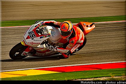 moto2_bradl_005_espagne_aragon_2011.jpg