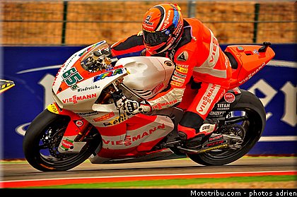 moto2_bradl_008_espagne_aragon_2011.jpg