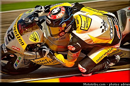 moto2_luthi_002_espagne_aragon_2011.jpg