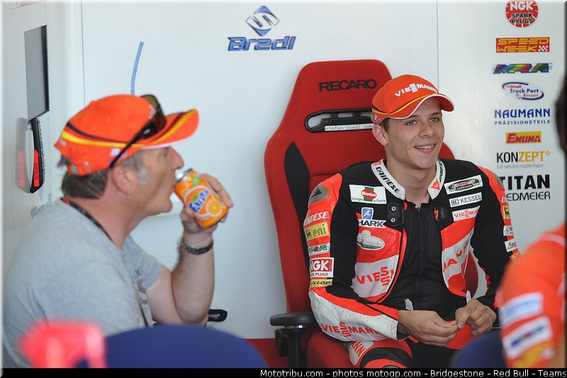 moto2_bradl_001_espagne_aragon_2011