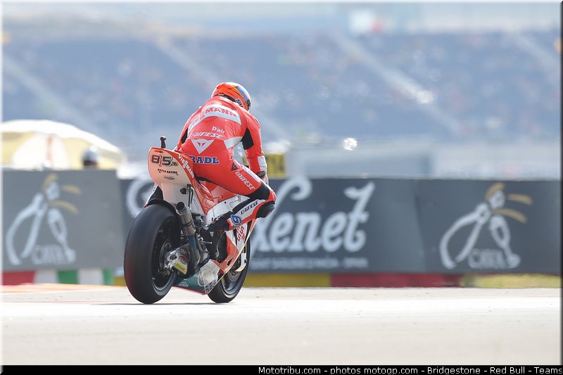 moto2_bradl_009_espagne_aragon_2011