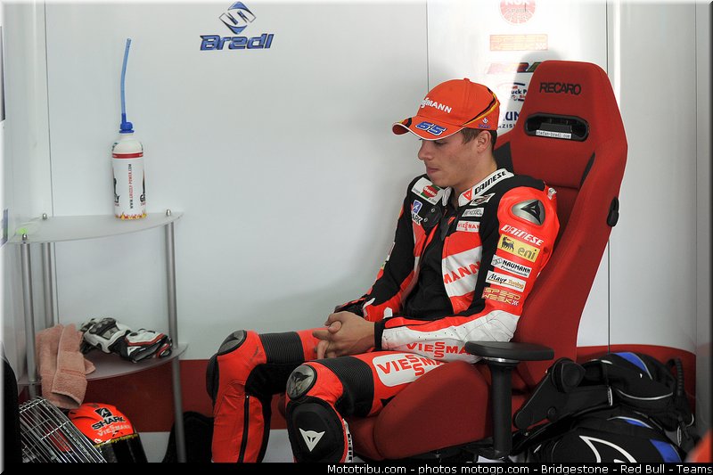 moto2_bradl_012_espagne_aragon_2011