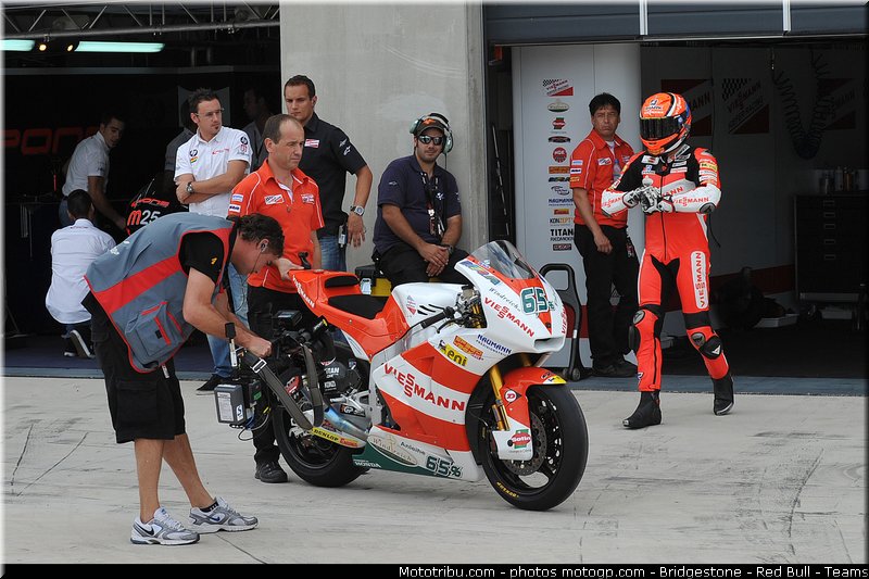 moto2_bradl_013_espagne_aragon_2011