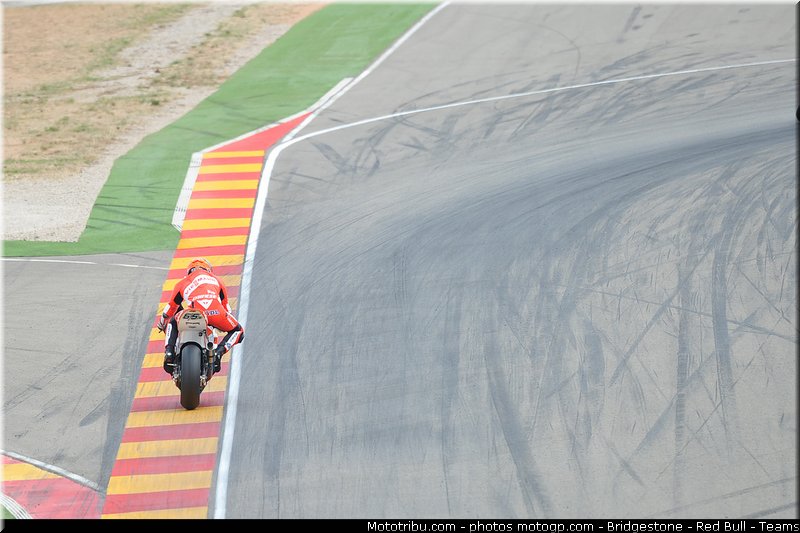 moto2_bradl_017_espagne_aragon_2011
