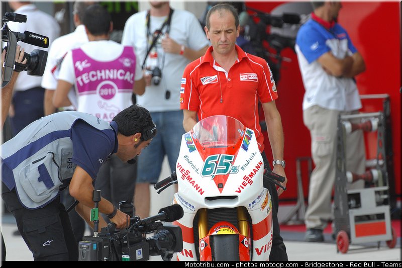 moto2_bradl_022_espagne_aragon_2011