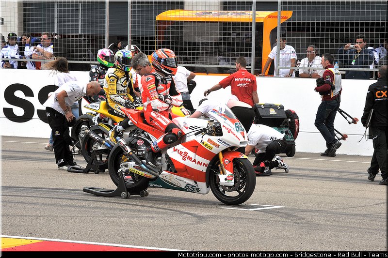 moto2_bradl_028_espagne_aragon_2011