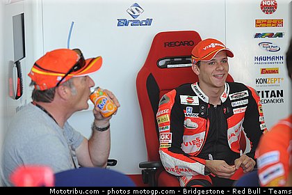 moto2_bradl_001_espagne_aragon_2011.jpg