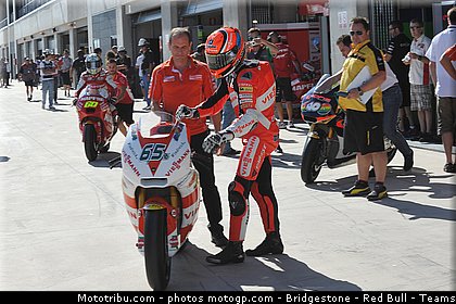 moto2_bradl_002_espagne_aragon_2011.jpg