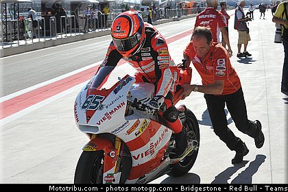 moto2_bradl_003_espagne_aragon_2011.jpg