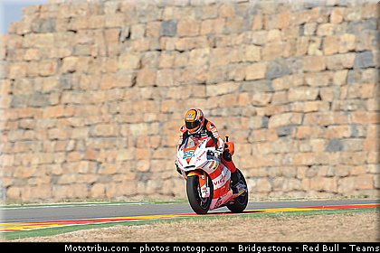 moto2_bradl_004_espagne_aragon_2011.jpg