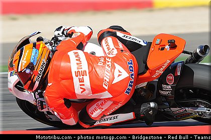 moto2_bradl_006_espagne_aragon_2011.jpg
