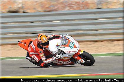 moto2_bradl_008_espagne_aragon_2011.jpg