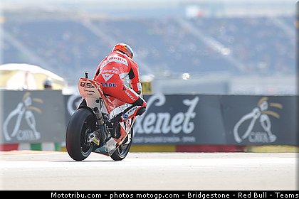 moto2_bradl_009_espagne_aragon_2011.jpg
