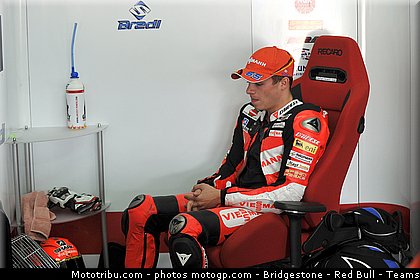 moto2_bradl_012_espagne_aragon_2011.jpg