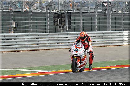moto2_bradl_015_espagne_aragon_2011.jpg